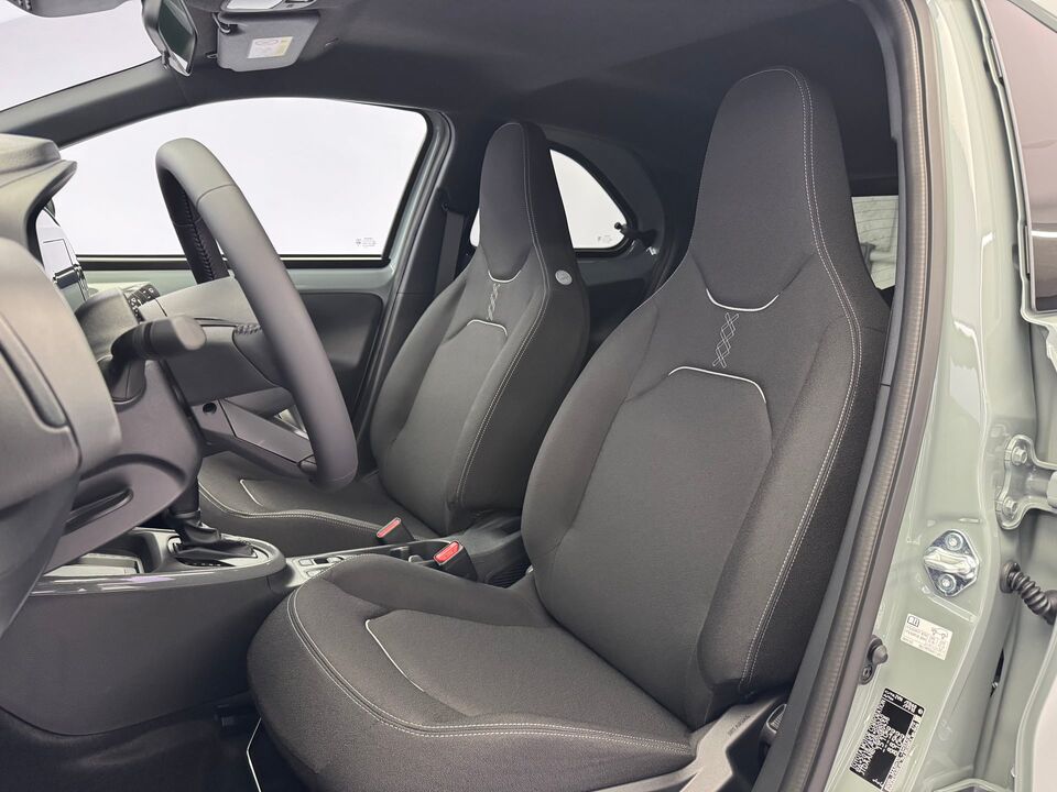 Aygo X 1.5 VVT-i HSD Trend