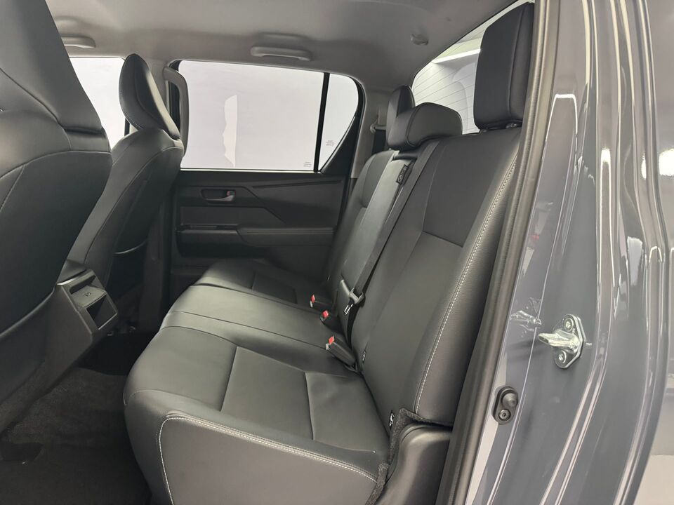 Hilux Double Cab.-Pick-up 2.8 D-4D MHEV 204 Style 4x4