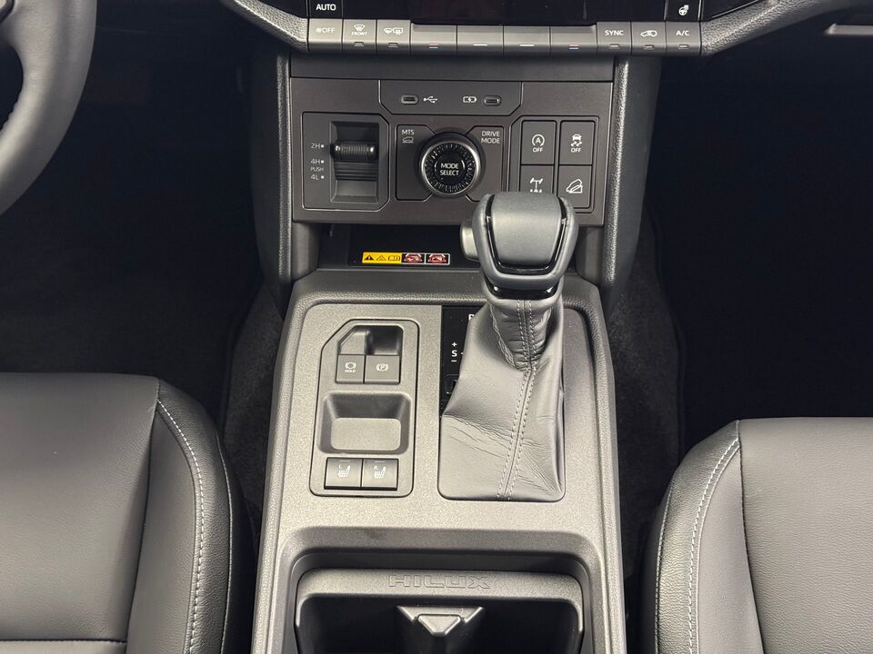 Hilux Double Cab.-Pick-up 2.8 D-4D MHEV 204 Style 4x4