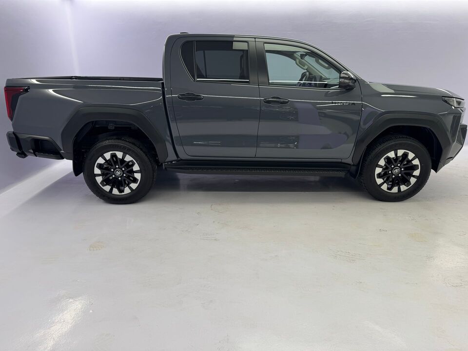 Hilux Double Cab.-Pick-up 2.8 D-4D MHEV 204 Style 4x4
