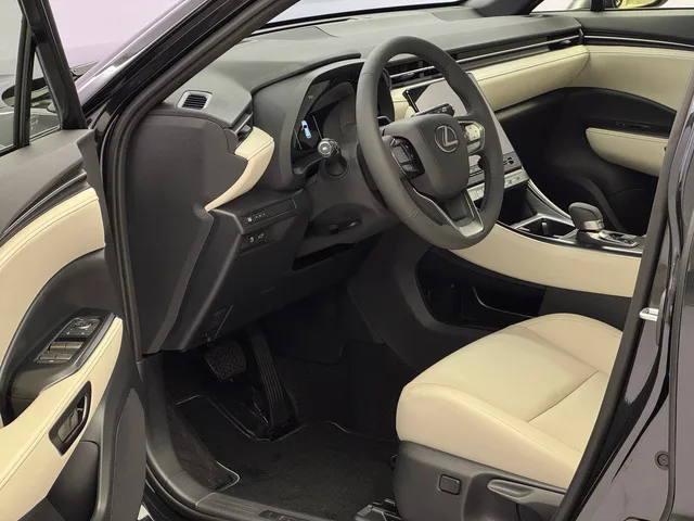 LEXUS LBX 1.5 Hybrid Elegant AWD