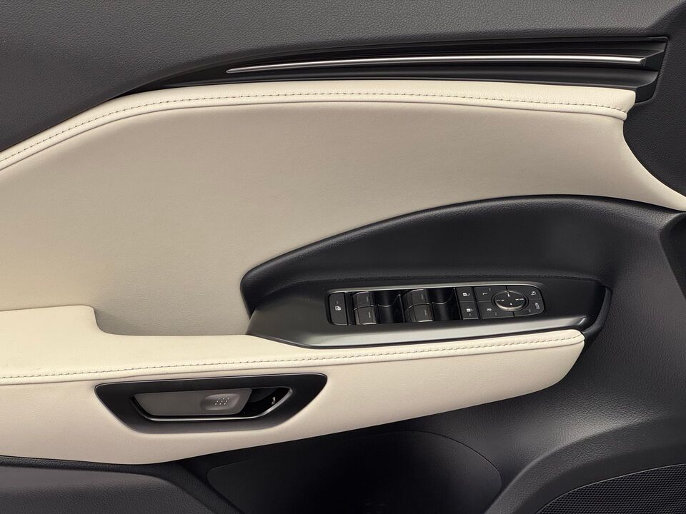 LBX 1.5 Hybrid Elegant AWD