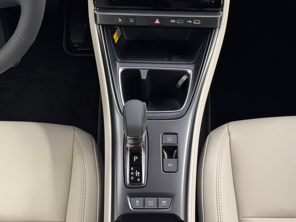 LBX 1.5 Hybrid Elegant AWD