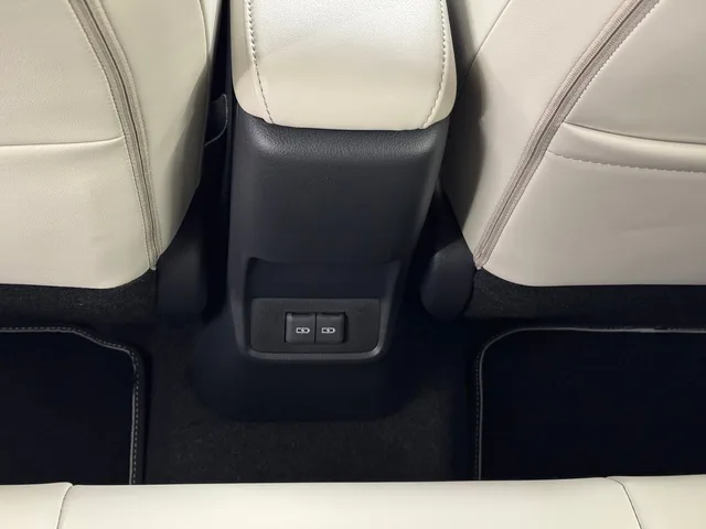 LEXUS LBX 1.5 Hybrid Elegant AWD