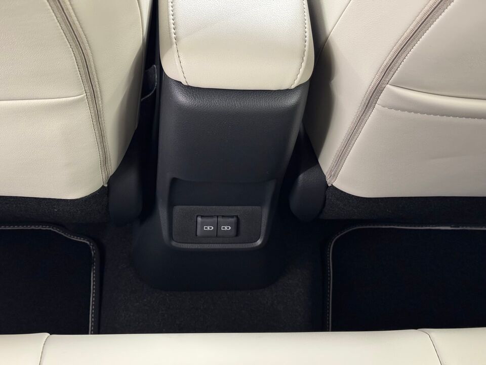 LBX 1.5 Hybrid Elegant AWD