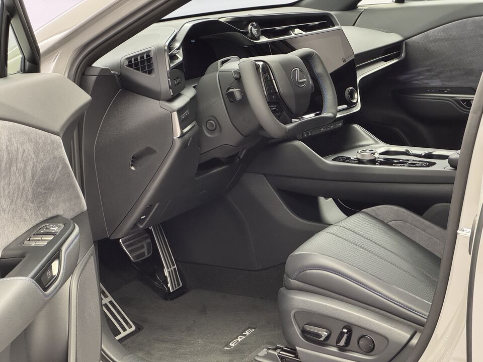 RZ 550e F Sport AWD