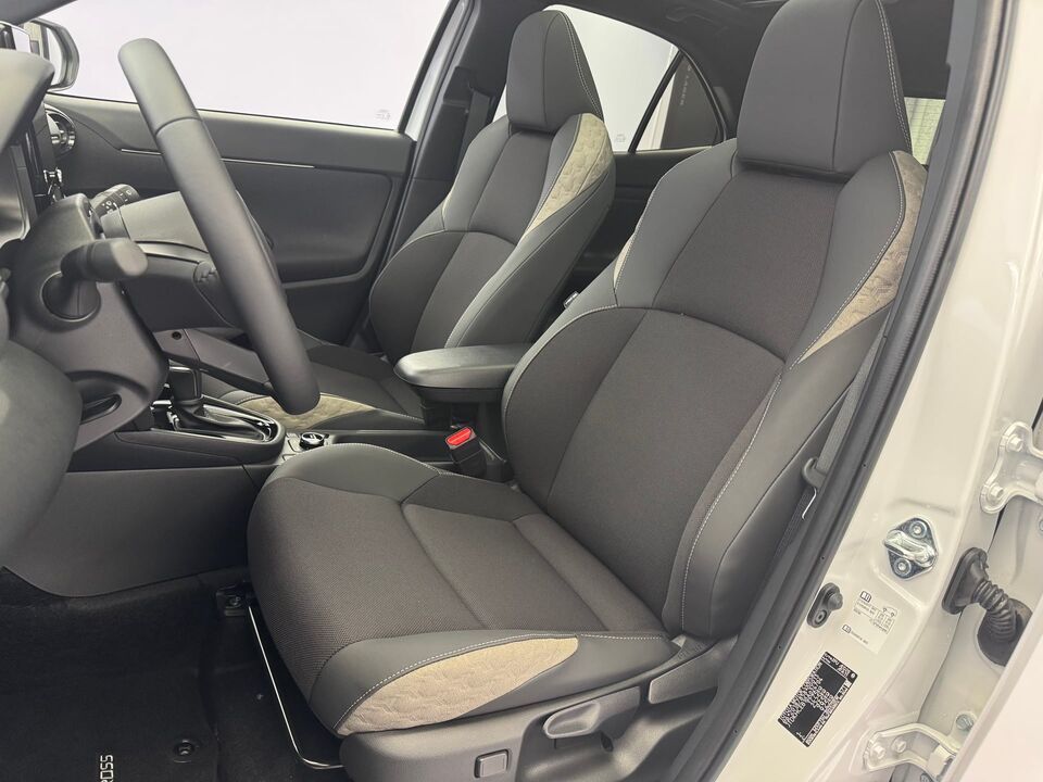 Yaris Cross 1.5 VVT-i HSD Premium AWD-i