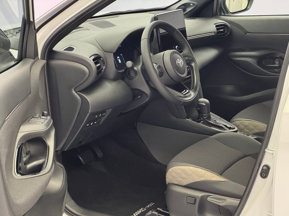 Yaris Cross 1.5 VVT-i HSD Premium AWD-i