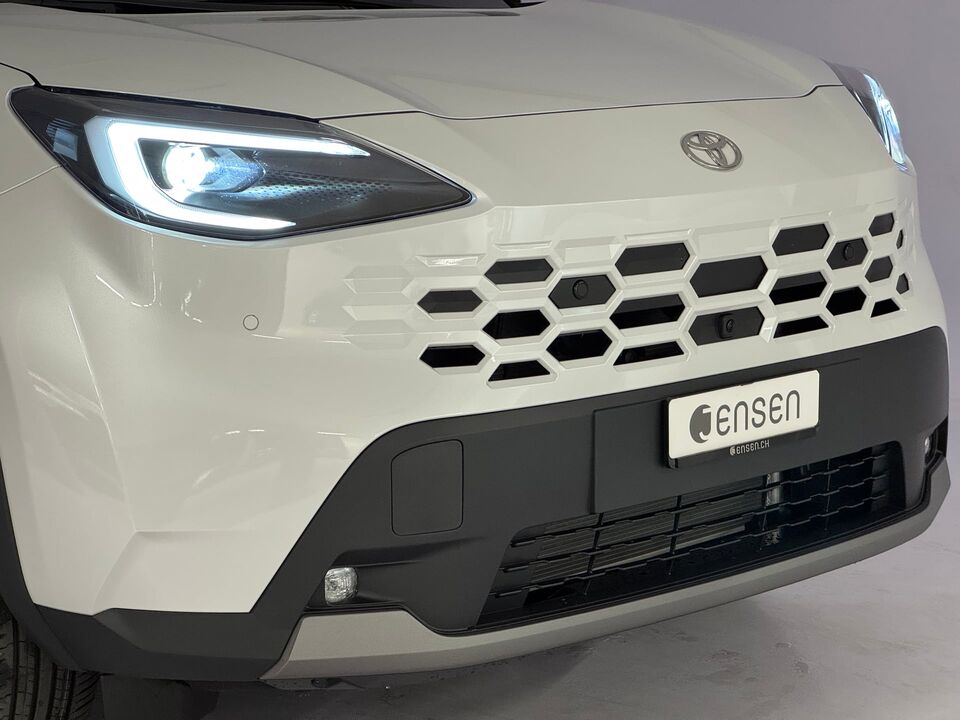 Yaris Cross 1.5 VVT-i HSD Premium AWD-i