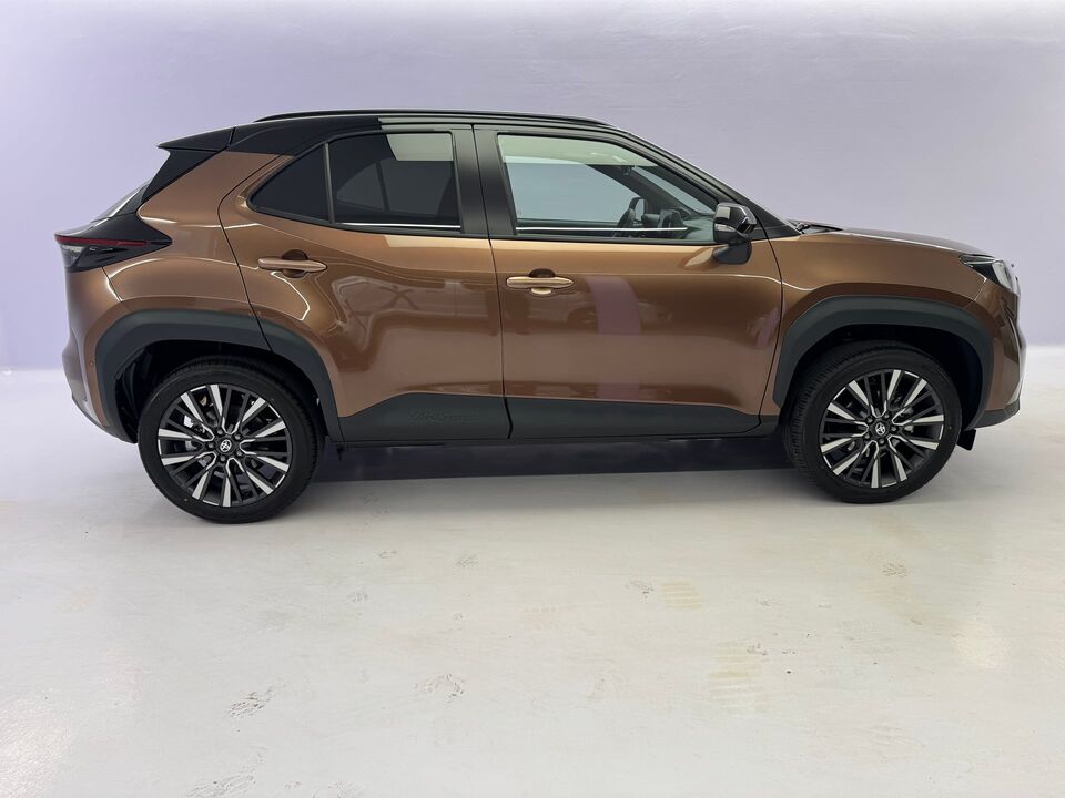 Yaris Cross 1.5 VVT-i HSD Premium AWD-i