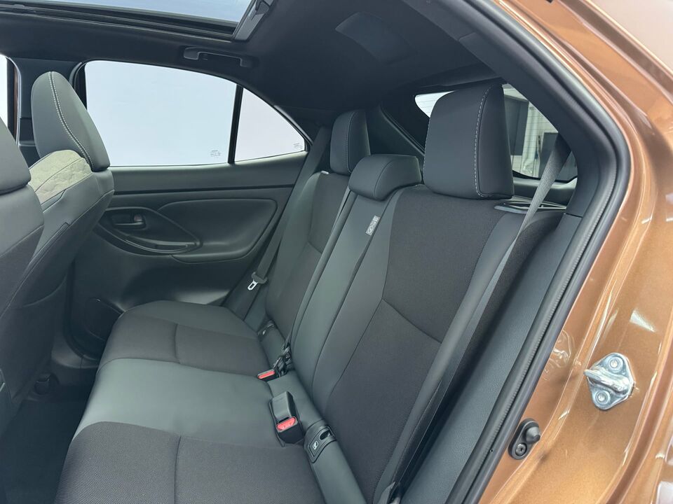 Yaris Cross 1.5 VVT-i HSD Premium AWD-i
