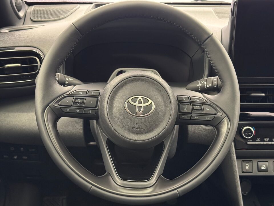 Yaris Cross 1.5 VVT-i HSD Premium AWD-i