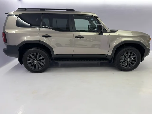TOYOTA Land Cruiser 2.8 D 48V Invincible AWD