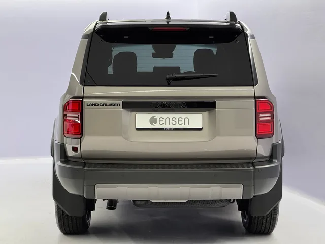 TOYOTA Land Cruiser 2.8 D 48V Invincible AWD