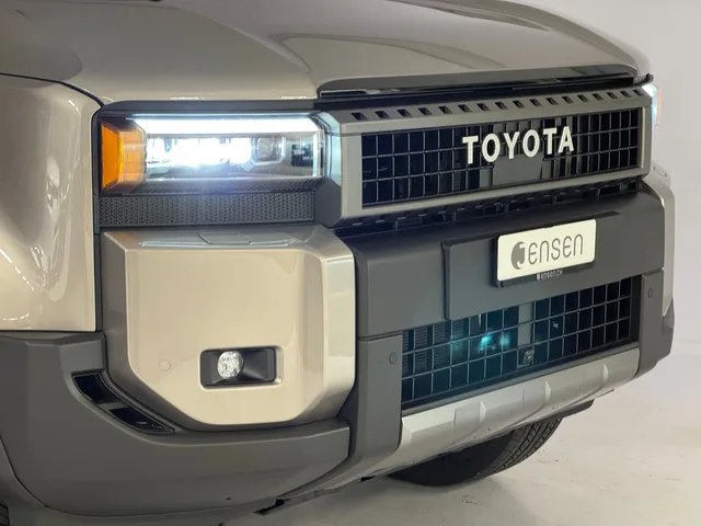 TOYOTA Land Cruiser 2.8 D 48V Invincible AWD