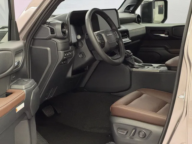 TOYOTA Land Cruiser 2.8 D 48V Invincible AWD
