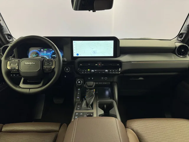 TOYOTA Land Cruiser 2.8 D 48V Invincible AWD