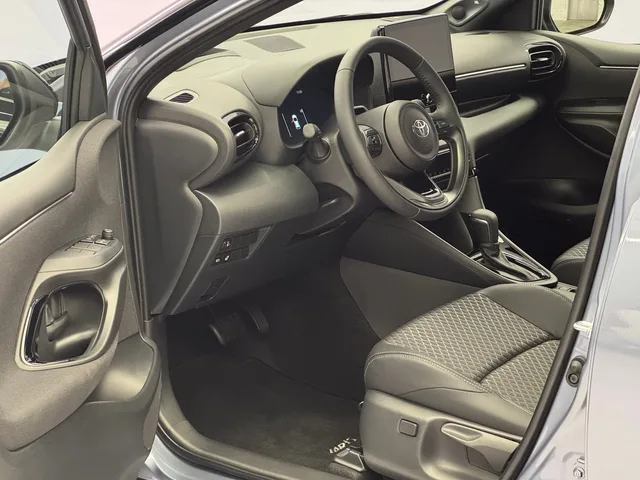 TOYOTA Yaris 1.5 VVT-i HSD Premium