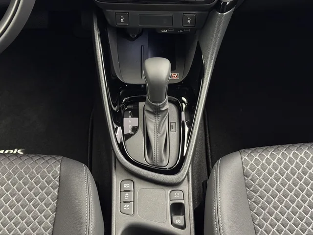 TOYOTA Yaris 1.5 VVT-i HSD Premium