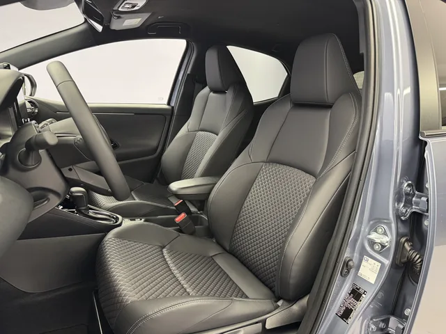 TOYOTA Yaris 1.5 VVT-i HSD Premium