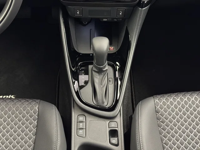 TOYOTA Yaris 1.5 VVT-i HSD Premium