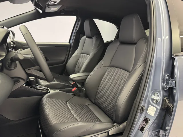 TOYOTA Yaris 1.5 VVT-i HSD Premium