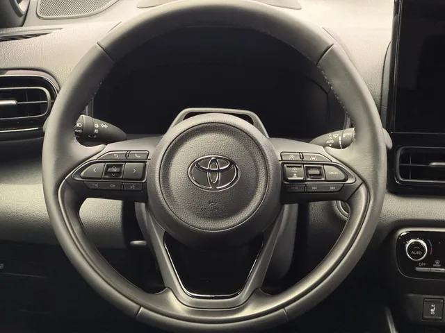 TOYOTA Yaris 1.5 VVT-i HSD Premium