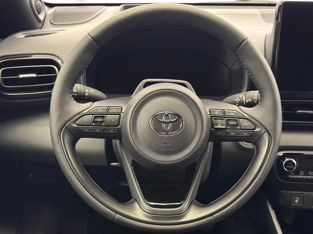 TOYOTA Yaris 1.5 VVT-i HSD Premium
