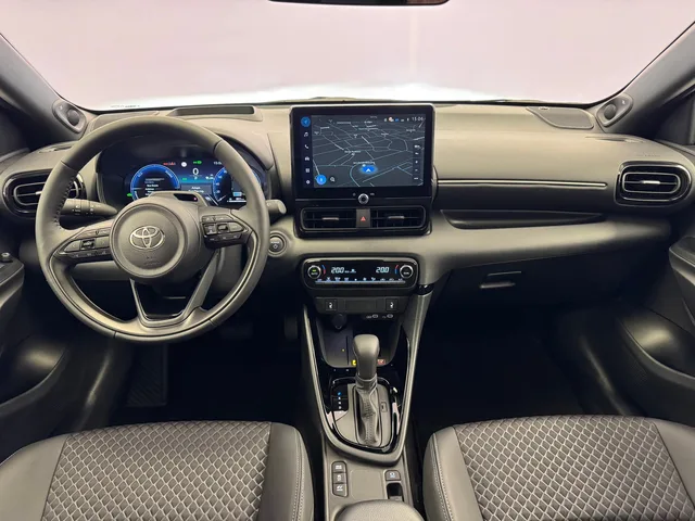 TOYOTA Yaris 1.5 VVT-i HSD Premium