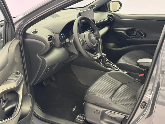 TOYOTA Yaris 1.5 VVT-i HSD Premium