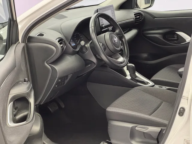 TOYOTA Yaris 1.5 VVT-i HSD Comfort