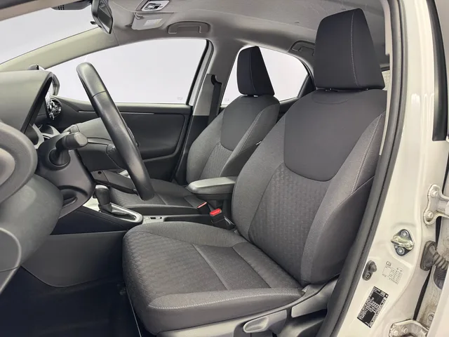 TOYOTA Yaris 1.5 VVT-i HSD Comfort