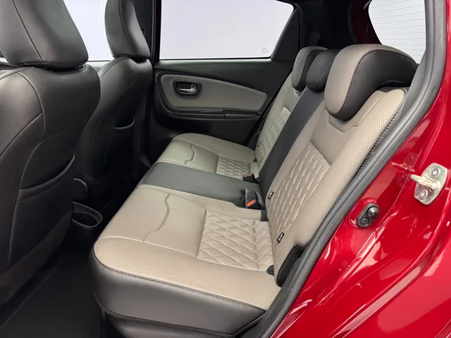 TOYOTA Yaris 1.5 VVT-i HSD Premium