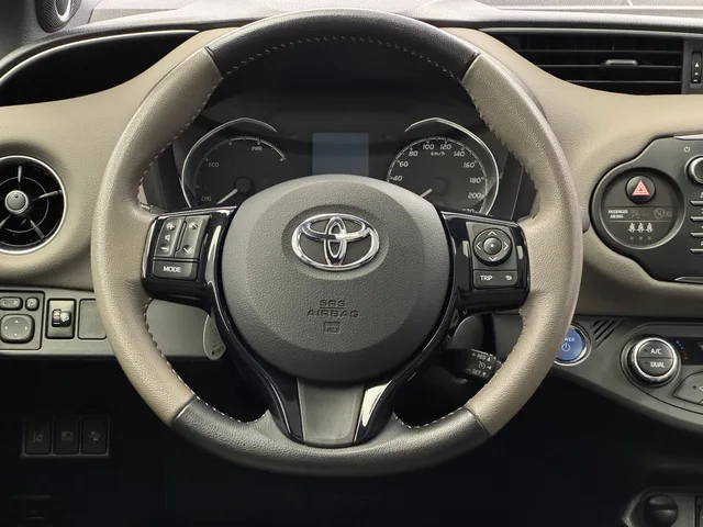 TOYOTA Yaris 1.5 VVT-i HSD Premium