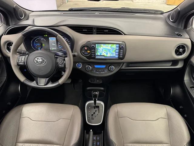 TOYOTA Yaris 1.5 VVT-i HSD Premium