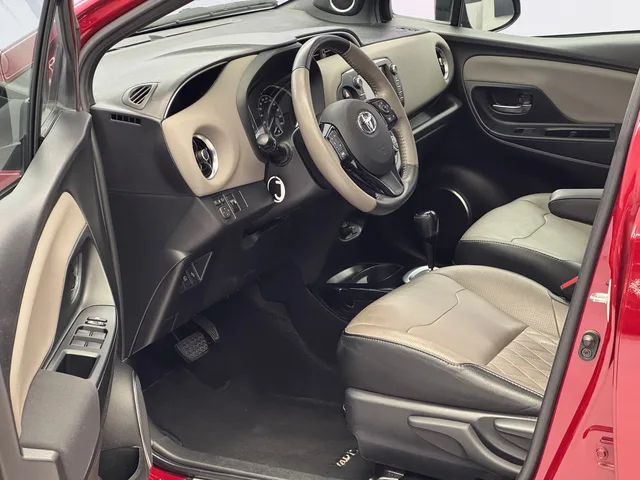 TOYOTA Yaris 1.5 VVT-i HSD Premium