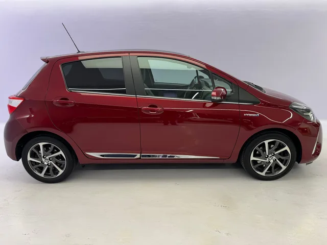 TOYOTA Yaris 1.5 VVT-i HSD Premium