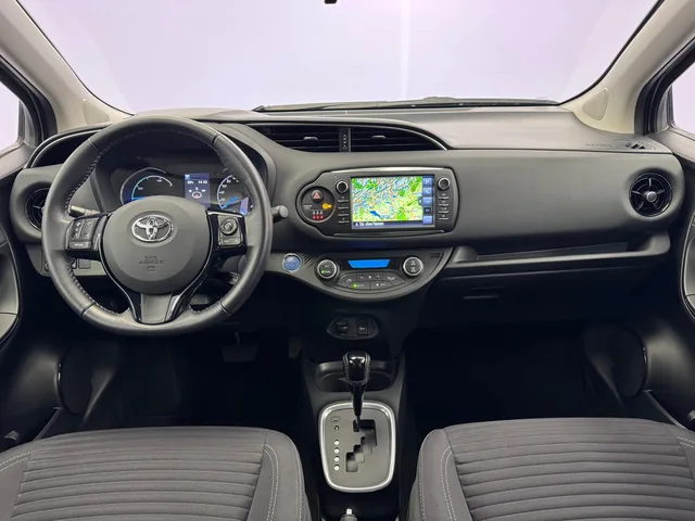 TOYOTA Yaris 1.5 VVT-i HSD Trend