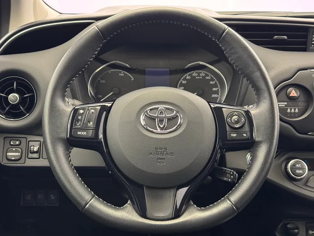 TOYOTA Yaris 1.5 VVT-i HSD Trend