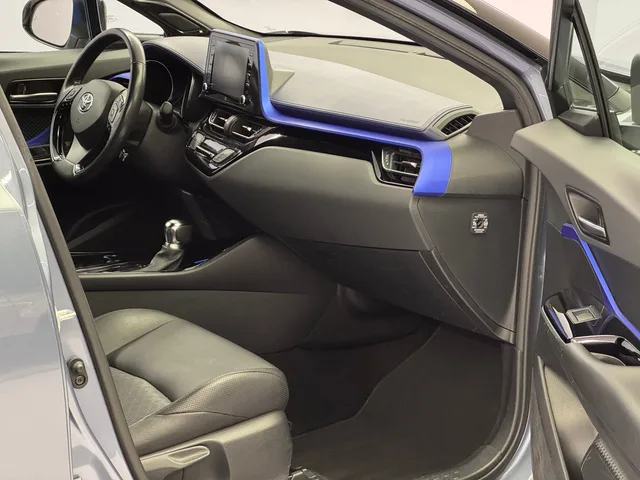 TOYOTA C-HR 2.0 VVTi HSD Style