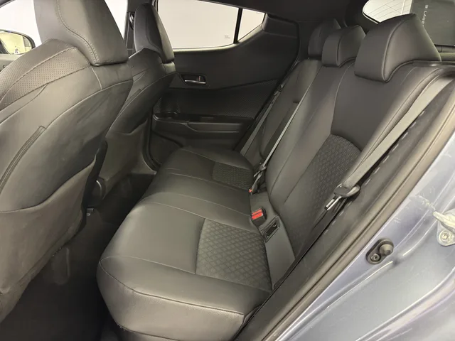 TOYOTA C-HR 2.0 VVTi HSD Style