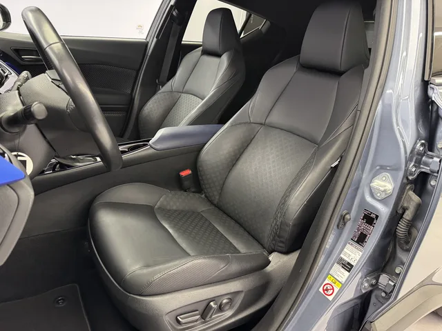 TOYOTA C-HR 2.0 VVTi HSD Style