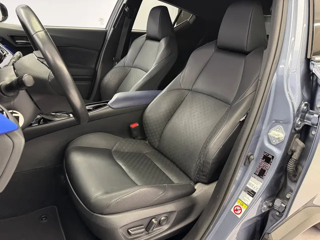 TOYOTA C-HR 2.0 VVTi HSD Style