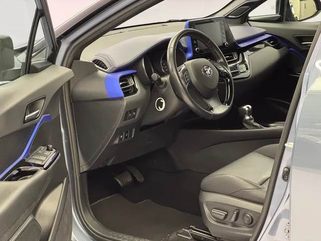 TOYOTA C-HR 2.0 VVTi HSD Style