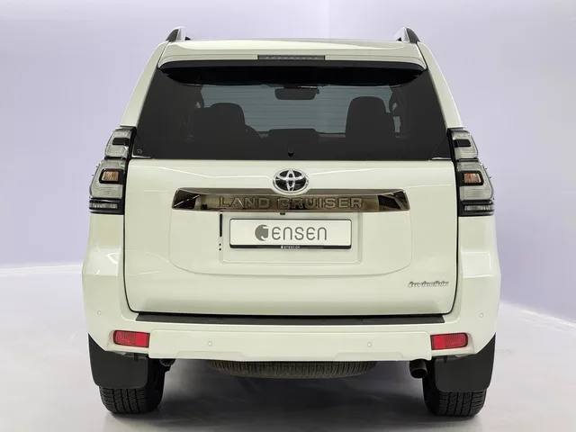 TOYOTA Land Cruiser 2.8 D 230 Invincible AWD