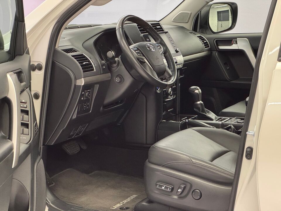 Land Cruiser 2.8 D 230 Invincible AWD