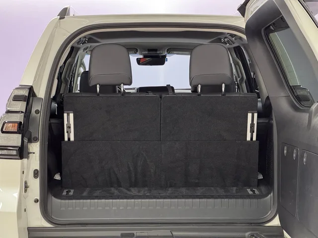 TOYOTA Land Cruiser 2.8 D 230 Invincible AWD