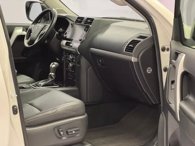 TOYOTA Land Cruiser 2.8 D 230 Invincible AWD