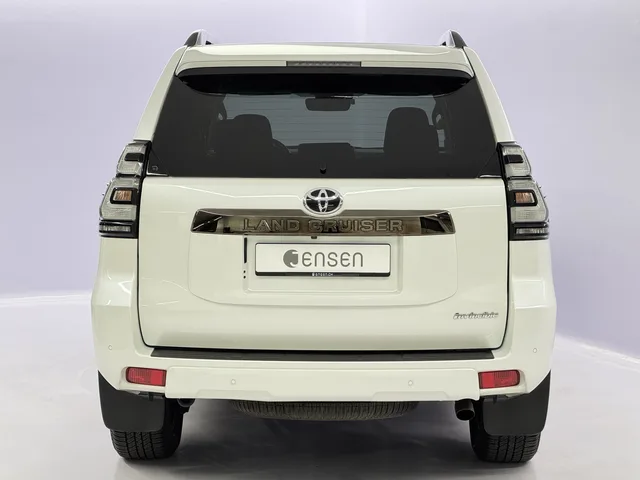 TOYOTA Land Cruiser 2.8 D 230 Invincible AWD