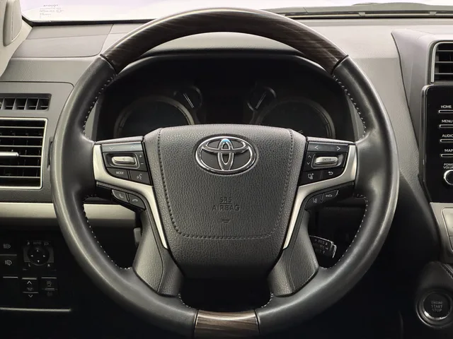 TOYOTA Land Cruiser 2.8 D 230 Invincible AWD